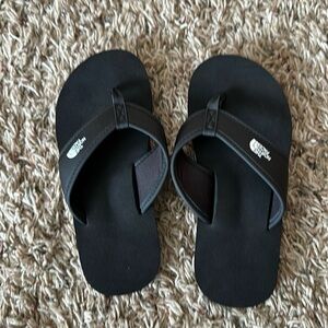 Boys size 1 North Face Sandals